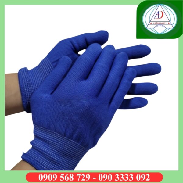 gang-tay-len-bao-ho-khong-phu-mau-xanh