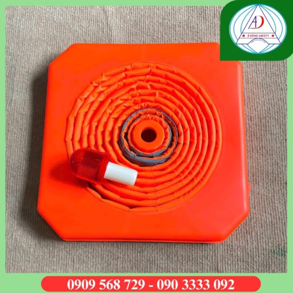 coc-tieu-giao-thong-xep-gon-co-den-chop