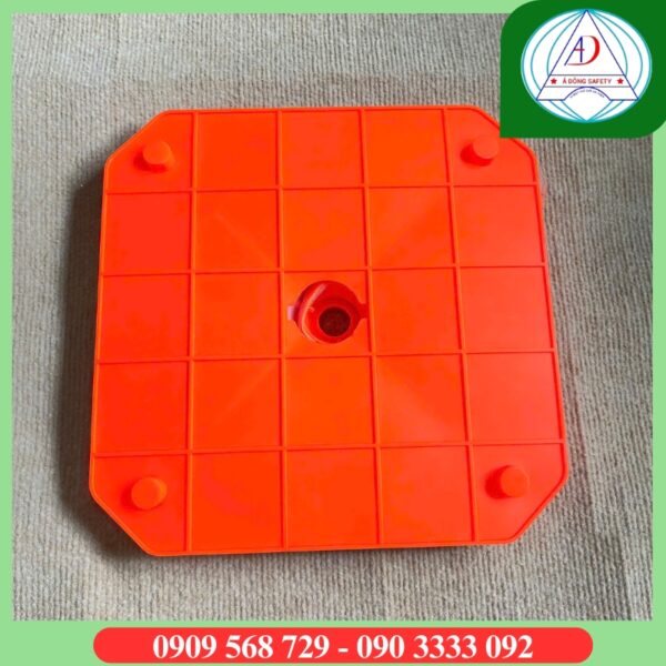 coc-tieu-giao-thong-xep-gon-co-den-chop