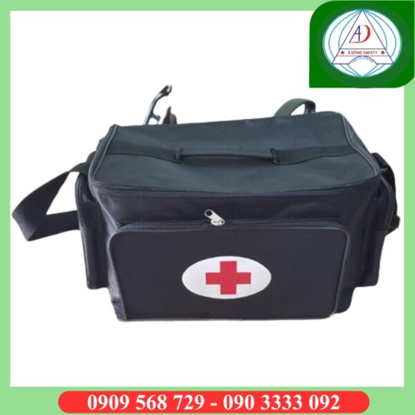 tui-y-te-cuu-thuong-den-C